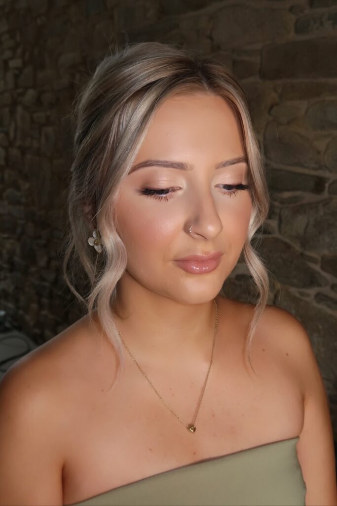 24+ Soft Bridesmaid Makeup Ideas for a Fresh Wedding Look emmaroberts.mua 1758139060 3723862801564577032 306927704 (custom)