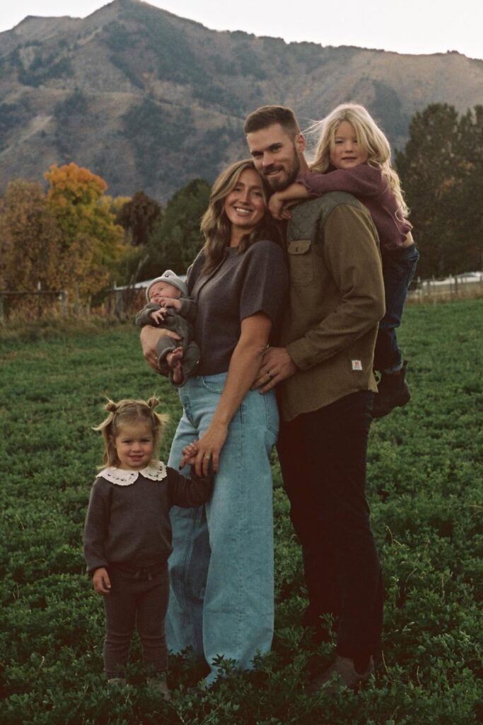 21+ Family Photo Outfit Ideas That Look Great Together filmbyhal 1762280388 3758602775551977649 72835691282 (custom)