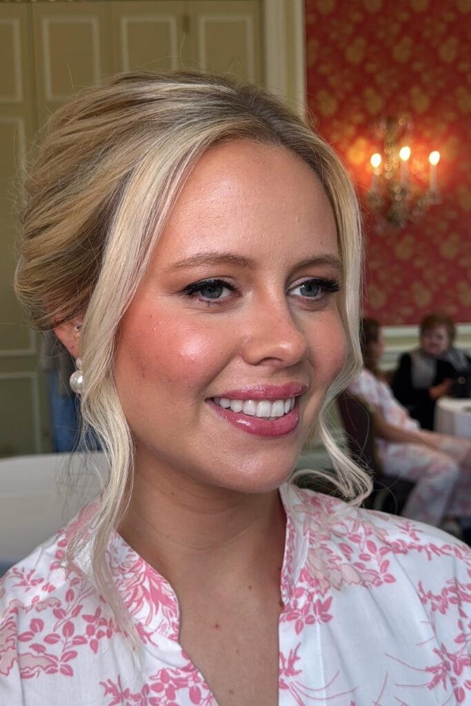 24+ Soft Bridesmaid Makeup Ideas for a Fresh Wedding Look jonesbeautyco 1736354786 3541123068615116936 347548572 (custom)