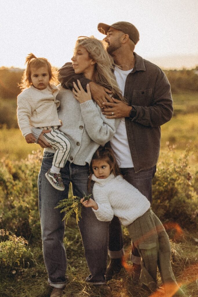 21+ Family Photo Outfit Ideas That Look Great Together khrystyna.photo 1760274000 3741431330652474409 28100888881 (custom)