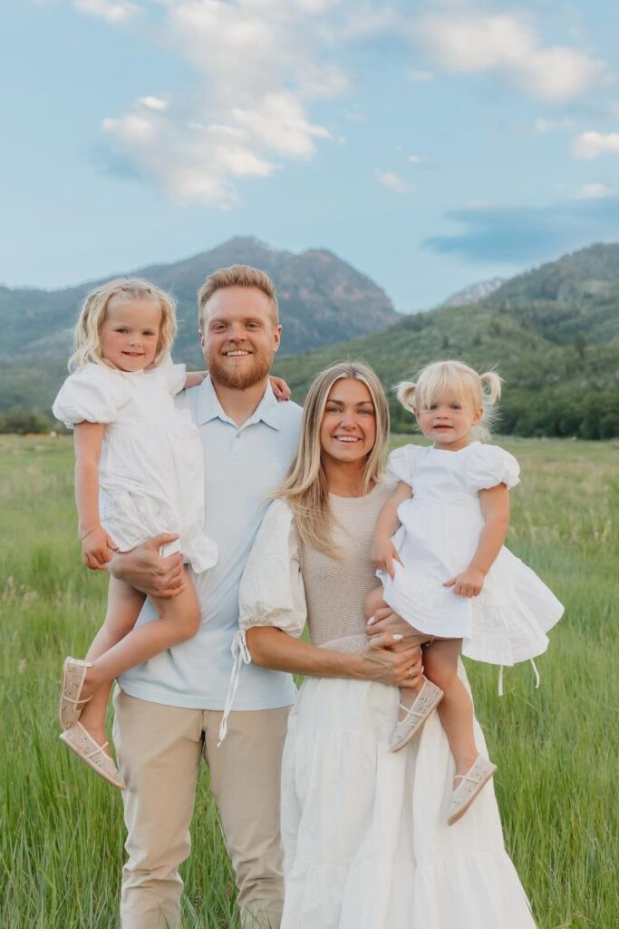 21+ Family Photo Outfit Ideas That Look Great Together lindsarnold 1751232921 3665929907336567739 6158853 (custom)