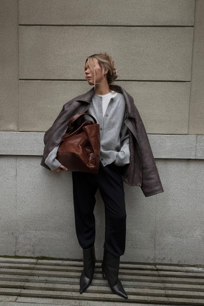 20+ Rainy Day Outfits for Cozy Practical Style marikamimi 1762354714 3759226269612239782 253630214 (custom)