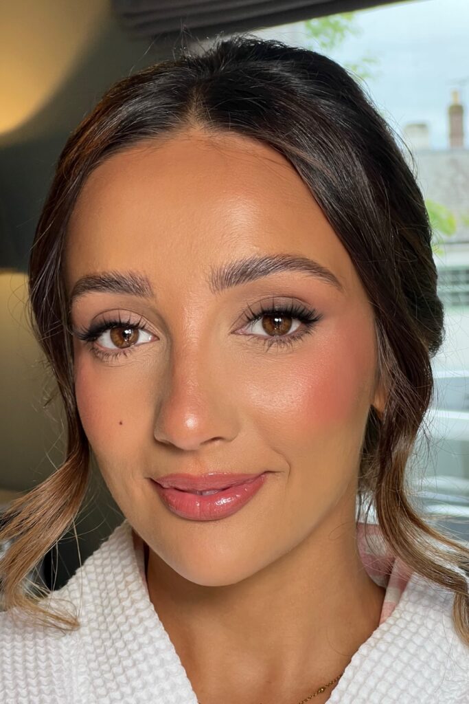 24+ Soft Bridesmaid Makeup Ideas for a Fresh Wedding Look michellelopezmakeup 1758693600 3728514774964484662 6022527626 (custom)