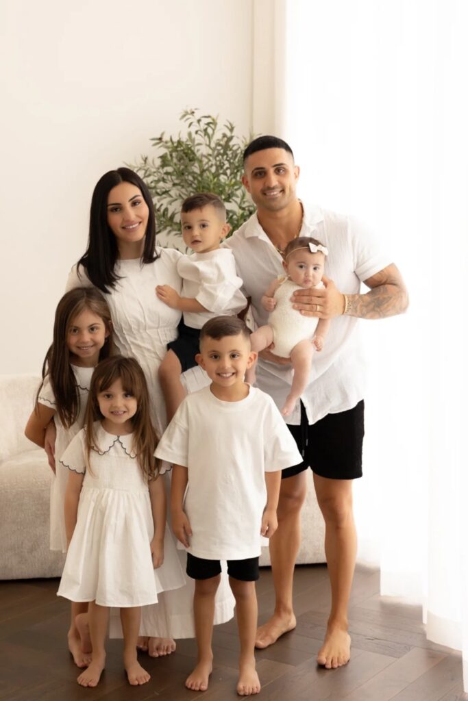 21+ Family Photo Outfit Ideas That Look Great Together photographyby frances 1757211240 3716079685520678067 54197611813 (custom)