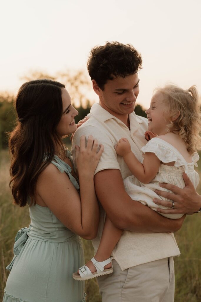 21+ Family Photo Outfit Ideas That Look Great Together sweetmamamadeline 1755442539 3701242741954760444 3860487912 (custom)