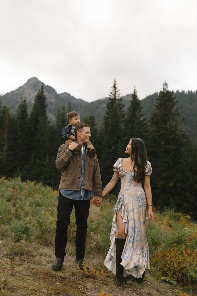 21+ Family Photo Outfit Ideas That Look Great Together thesabrinatan 1760296844 3741963607887485103 3317995 (custom)