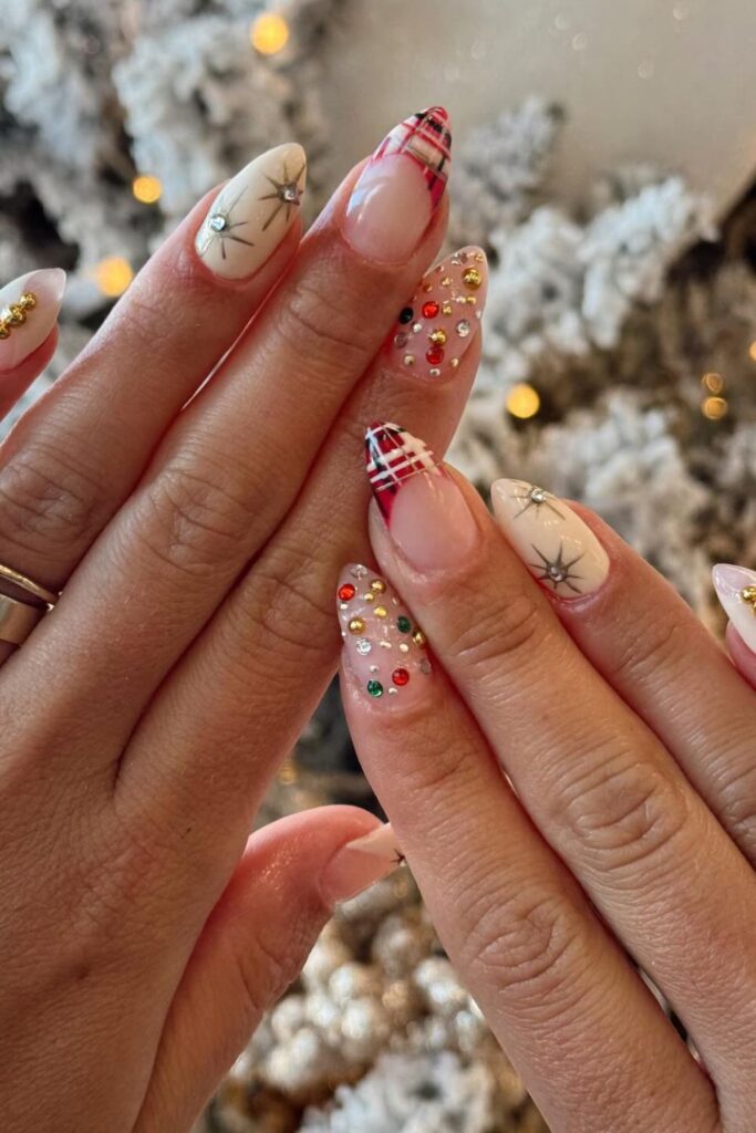 31+ Sparkling Rhinestone Nail Ideas for Bold Looks 11