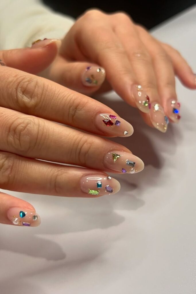 31+ Sparkling Rhinestone Nail Ideas for Bold Looks 13