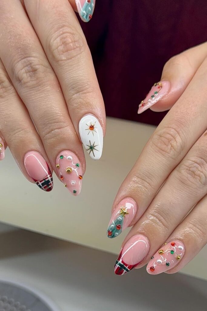 31+ Sparkling Rhinestone Nail Ideas for Bold Looks 14