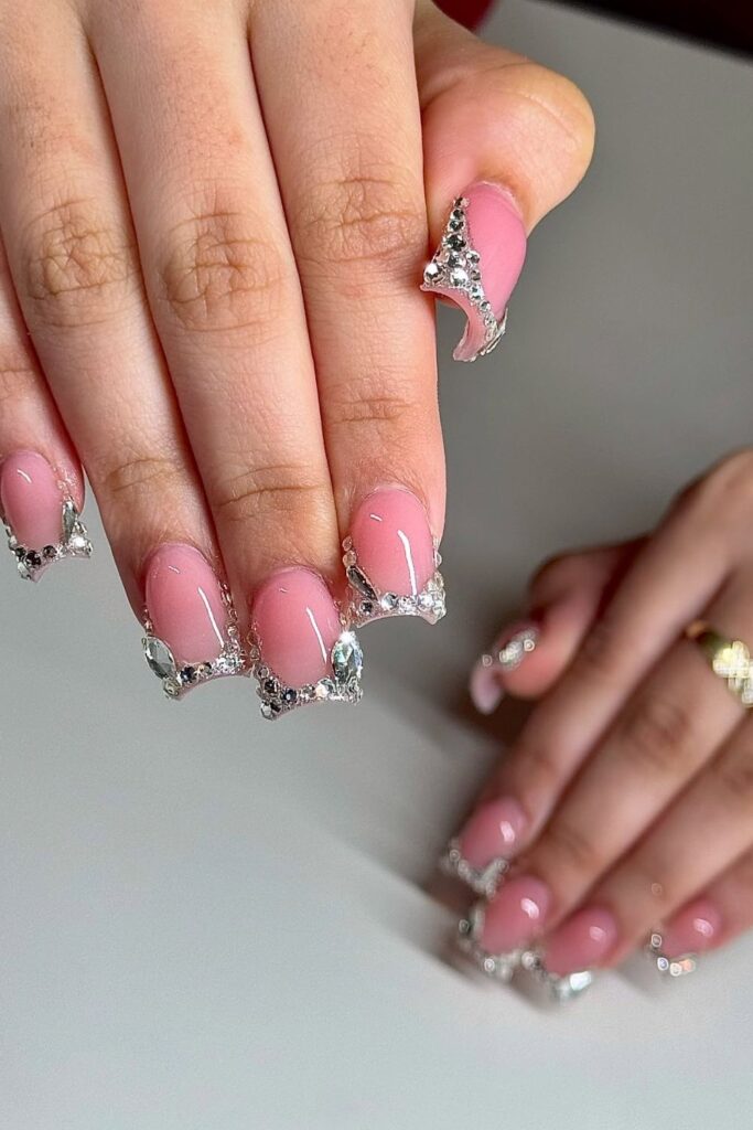 31+ Sparkling Rhinestone Nail Ideas for Bold Looks 17