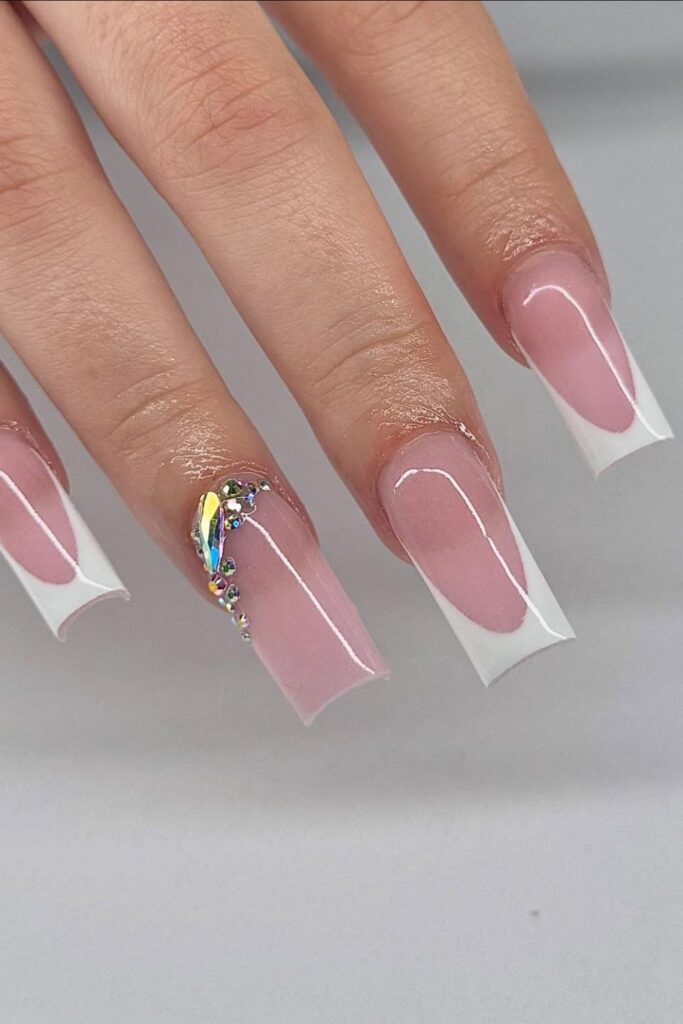 31+ Sparkling Rhinestone Nail Ideas for Bold Looks 19