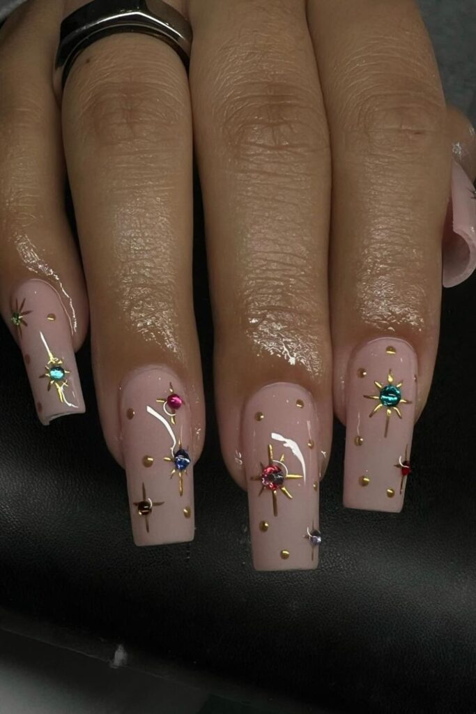 31+ Sparkling Rhinestone Nail Ideas for Bold Looks 21