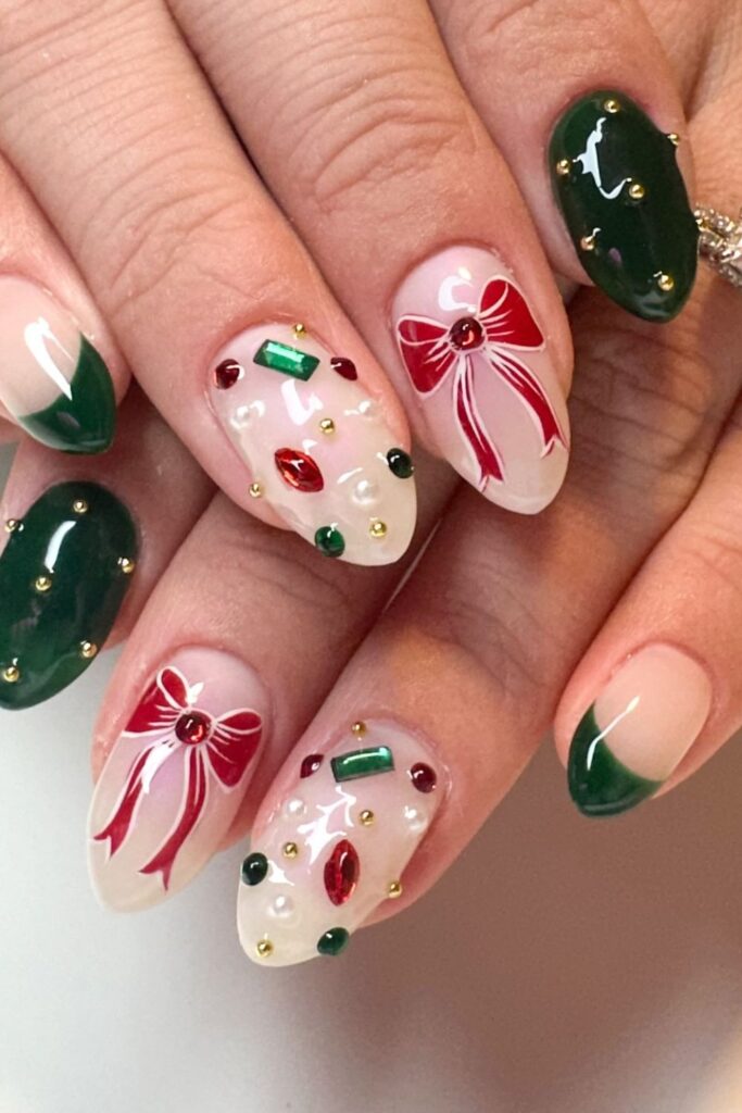 31+ Sparkling Rhinestone Nail Ideas for Bold Looks 22