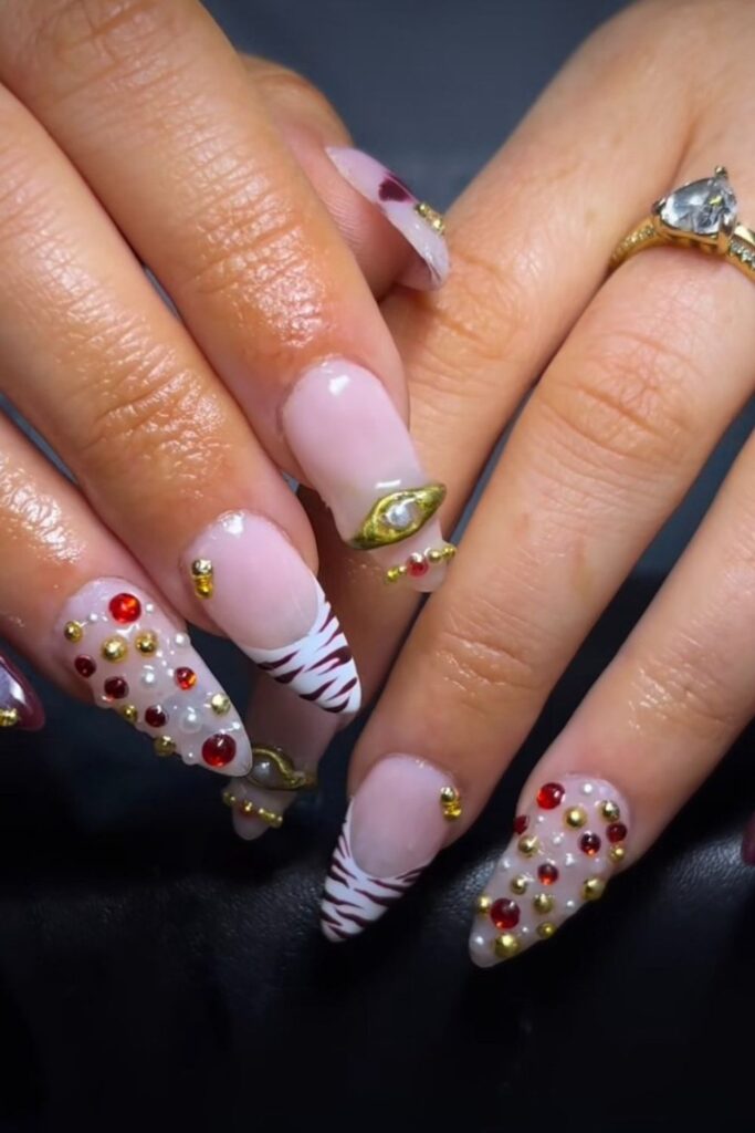 31+ Sparkling Rhinestone Nail Ideas for Bold Looks 27