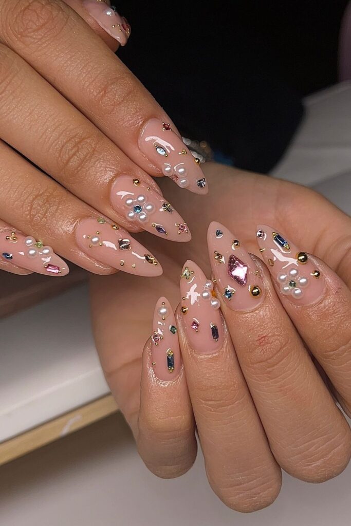31+ Sparkling Rhinestone Nail Ideas for Bold Looks 29