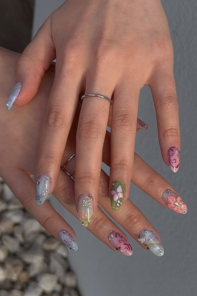 31+ Sparkling Rhinestone Nail Ideas for Bold Looks 4