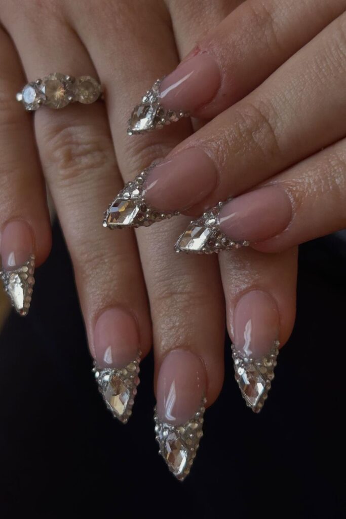 31+ Sparkling Rhinestone Nail Ideas for Bold Looks 5