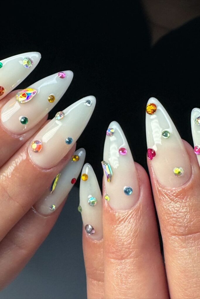 31+ Sparkling Rhinestone Nail Ideas for Bold Looks 7